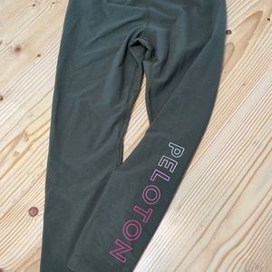 Peloton Womens Size L capri leggings